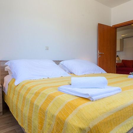 Apartments Zvone1 Veli Rat Extérieur photo