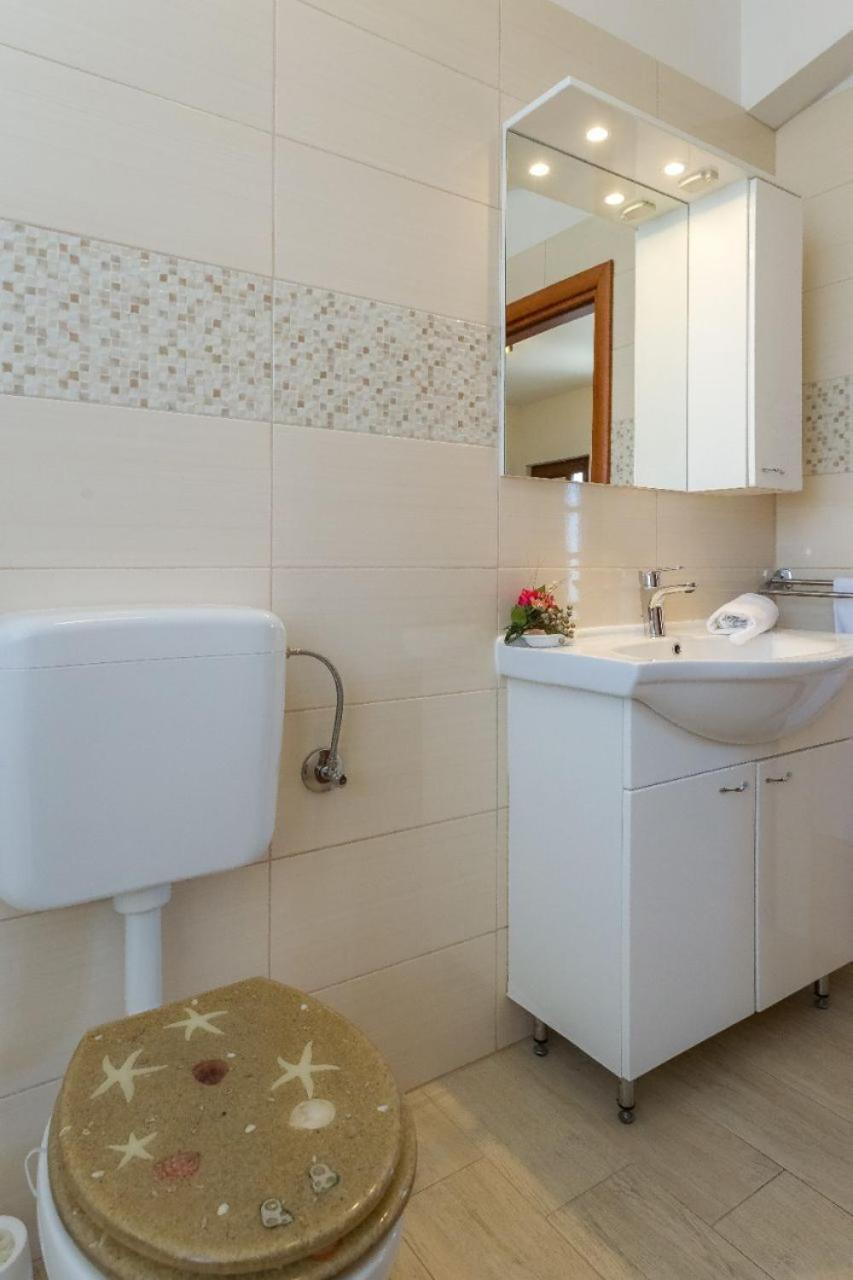 Apartments Zvone1 Veli Rat Extérieur photo